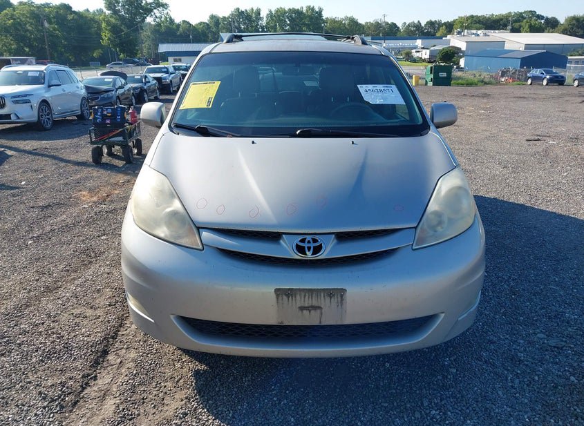 Toyota Sienna en location au Bénin